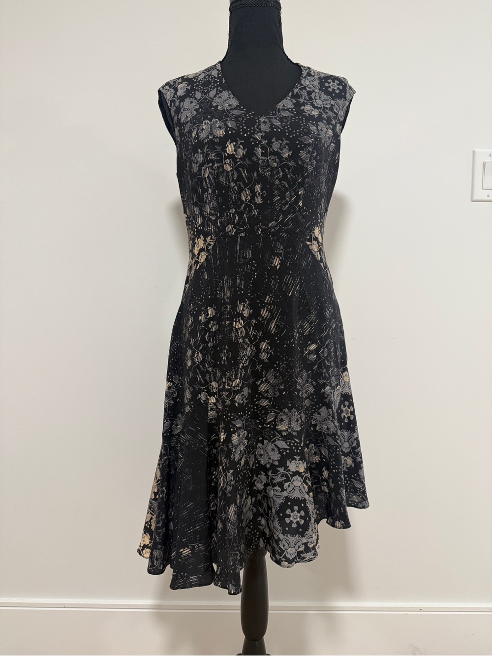 Nanette Lepore Silk Dress Black Floral Print V Neck Sleeveless Fit Flare US Made